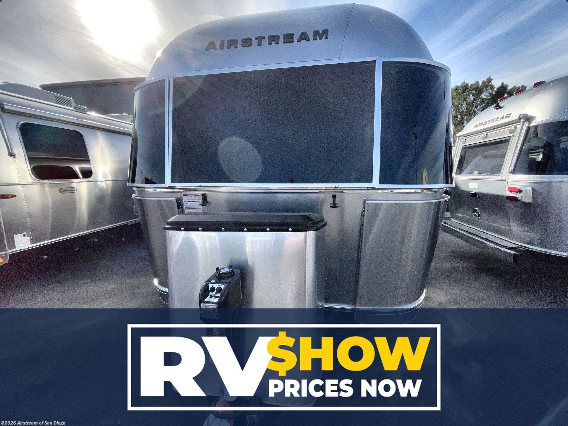 New 2026 Airstream Flying Cloud 23FB available in San Diego, California