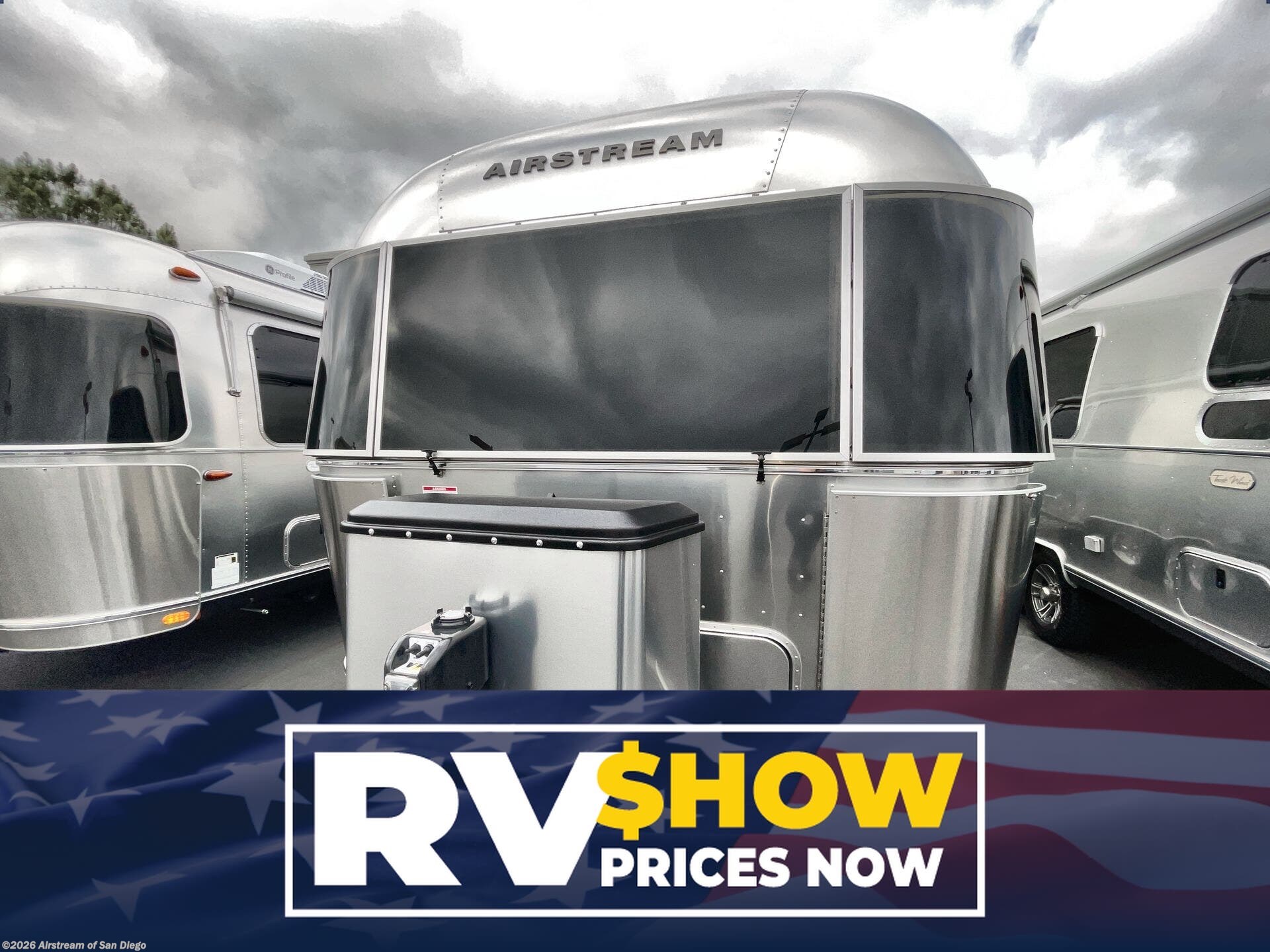 New 2026 Airstream International 25FB Twin available in San Diego, California