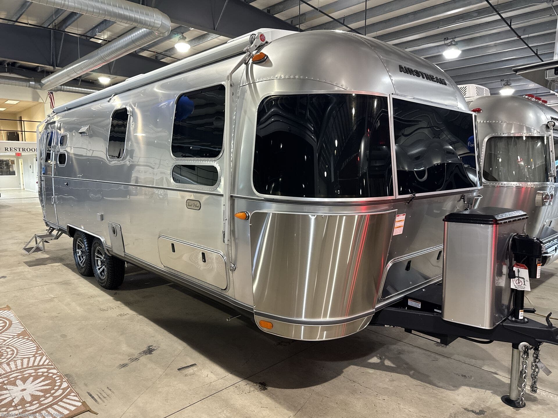 2027 Airstream Trade Wind 27FB Twin