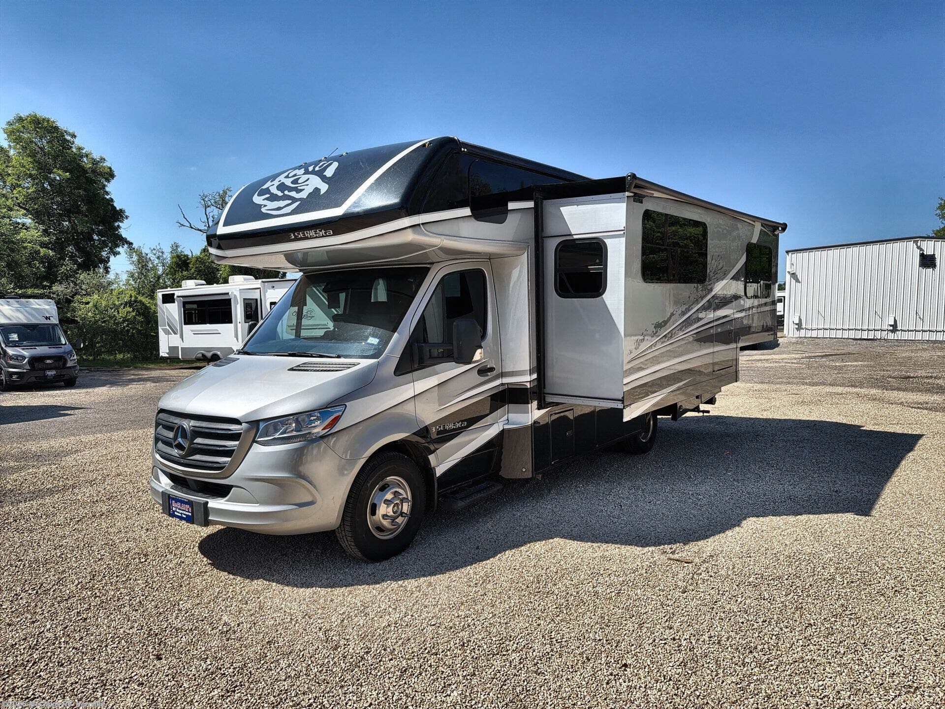 Used 2021 Dynamax Corp  ISATA 24FWM available in Kerrville, Texas