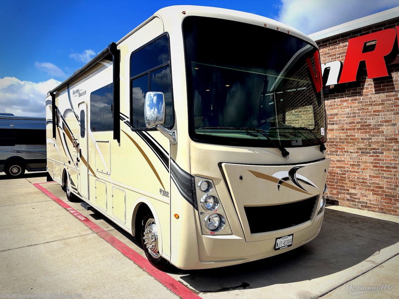 Used 2019 Thor  Freedom Traveler 32A available in Moore, Oklahoma