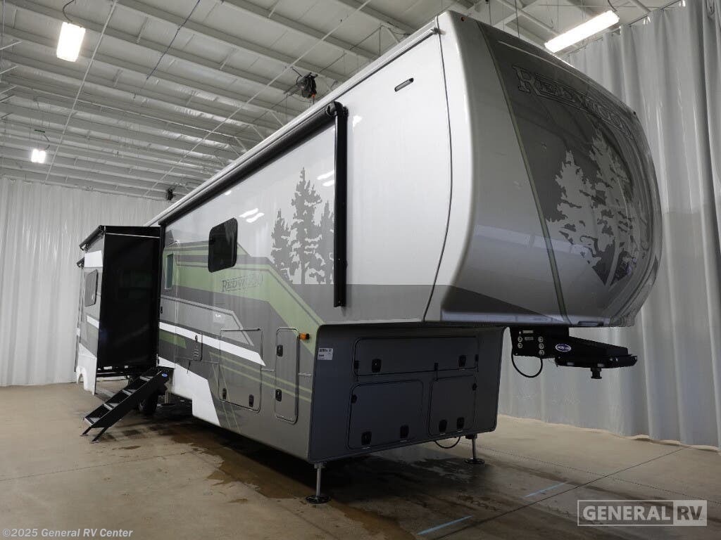 New 2025 CrossRoads Redwood 401LK available in Salisbury, North Carolina