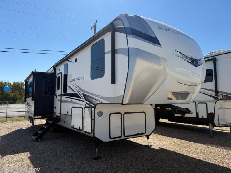 Used 2022 Keystone Avalanche 322RL available in Cleburne, Texas