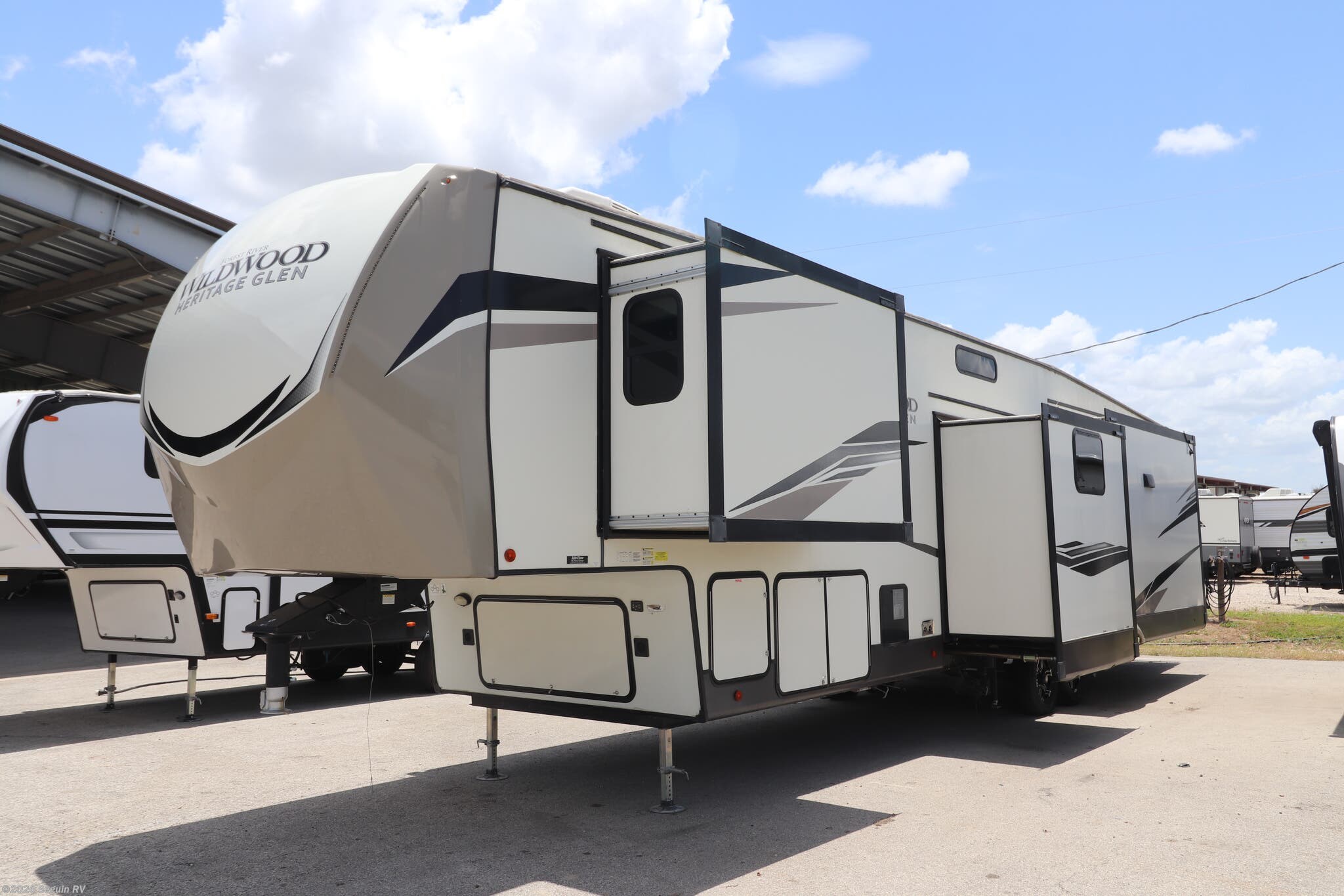 Used 2022 Forest River Wildwood Heritage Glen 369BL available in Seguin, Texas