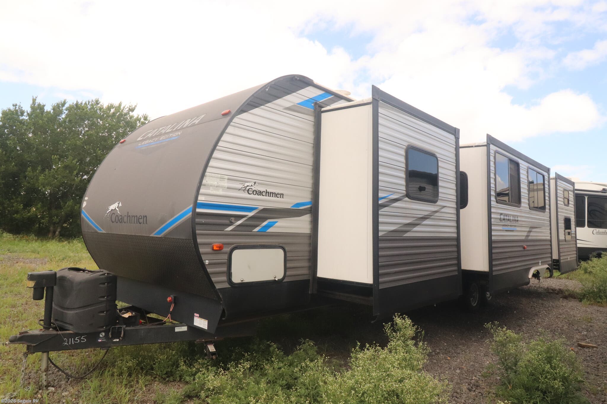 Used 2021  Coachmen Catalina Legacy Edition 343BHTS2Q by Coachmen from Seguin RV in Seguin, TX