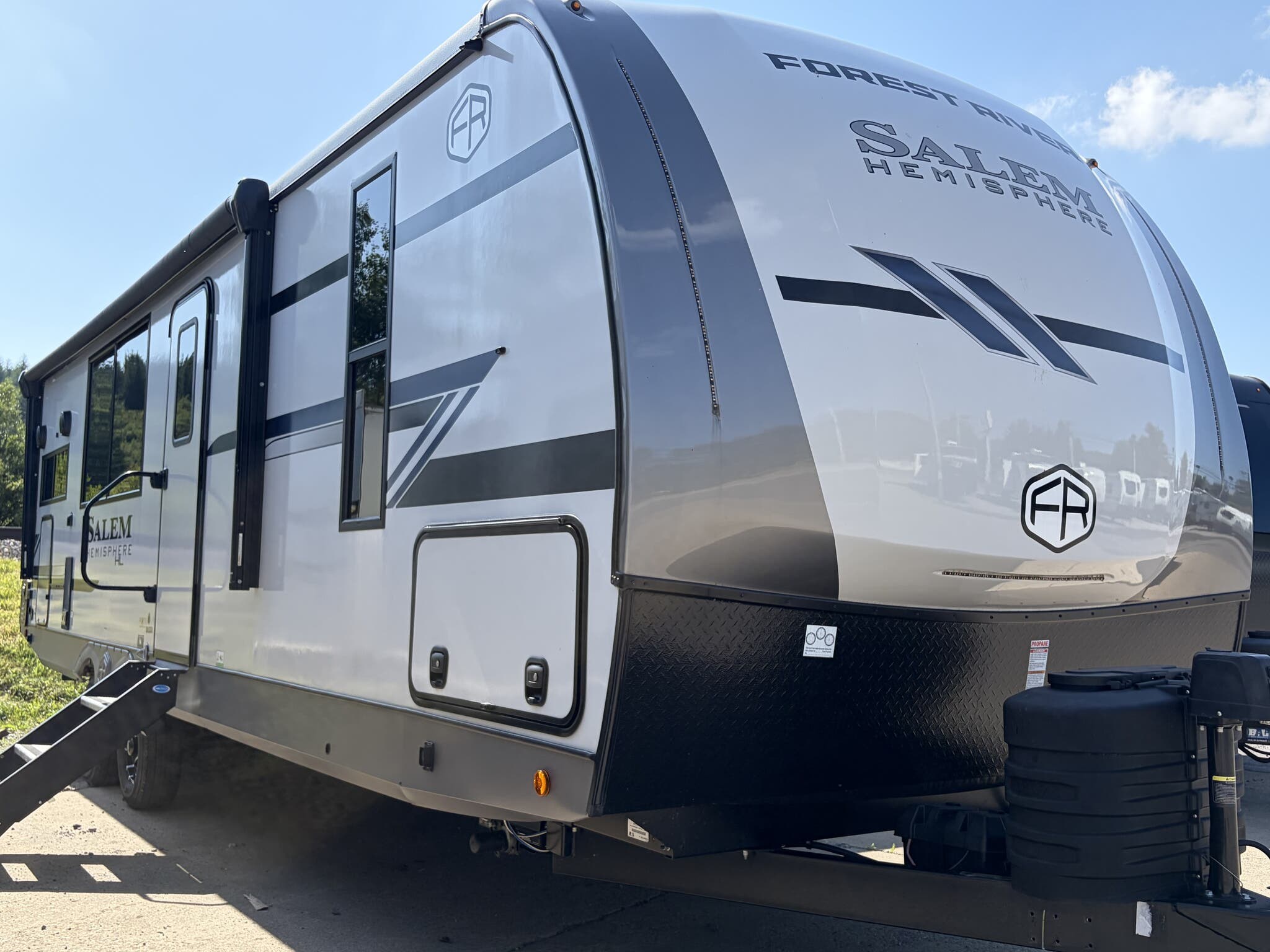 Used 2025 Forest River Salem Hemisphere Hyper-Lyte 27RKHL available in Brockway, Pennsylvania