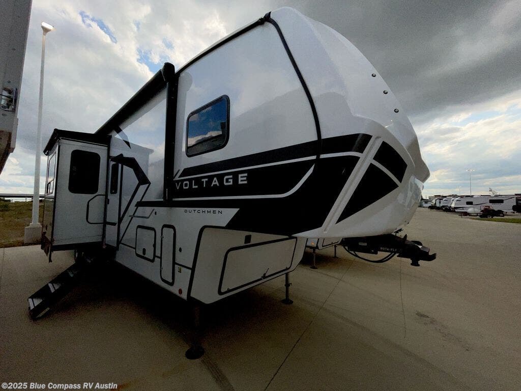 New 2025 Dutchmen Voltage V-Series 3800 available in Buda, Texas