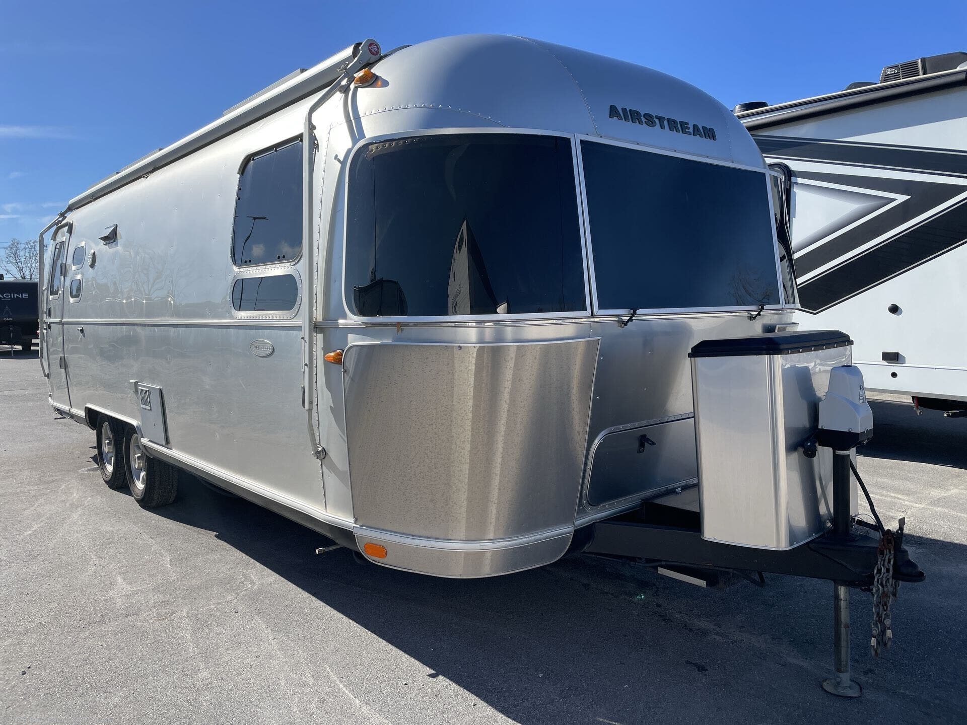 Used 2018 Airstream Flying Cloud 27FB available in Buda, Texas