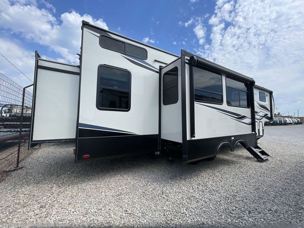 Used 2022 Keystone Montana 335BH available in Buda, Texas