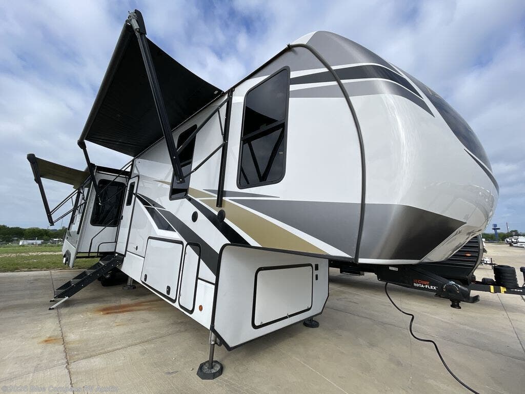 Used 2022 Alliance RV Paradigm 372RK available in Buda, Texas