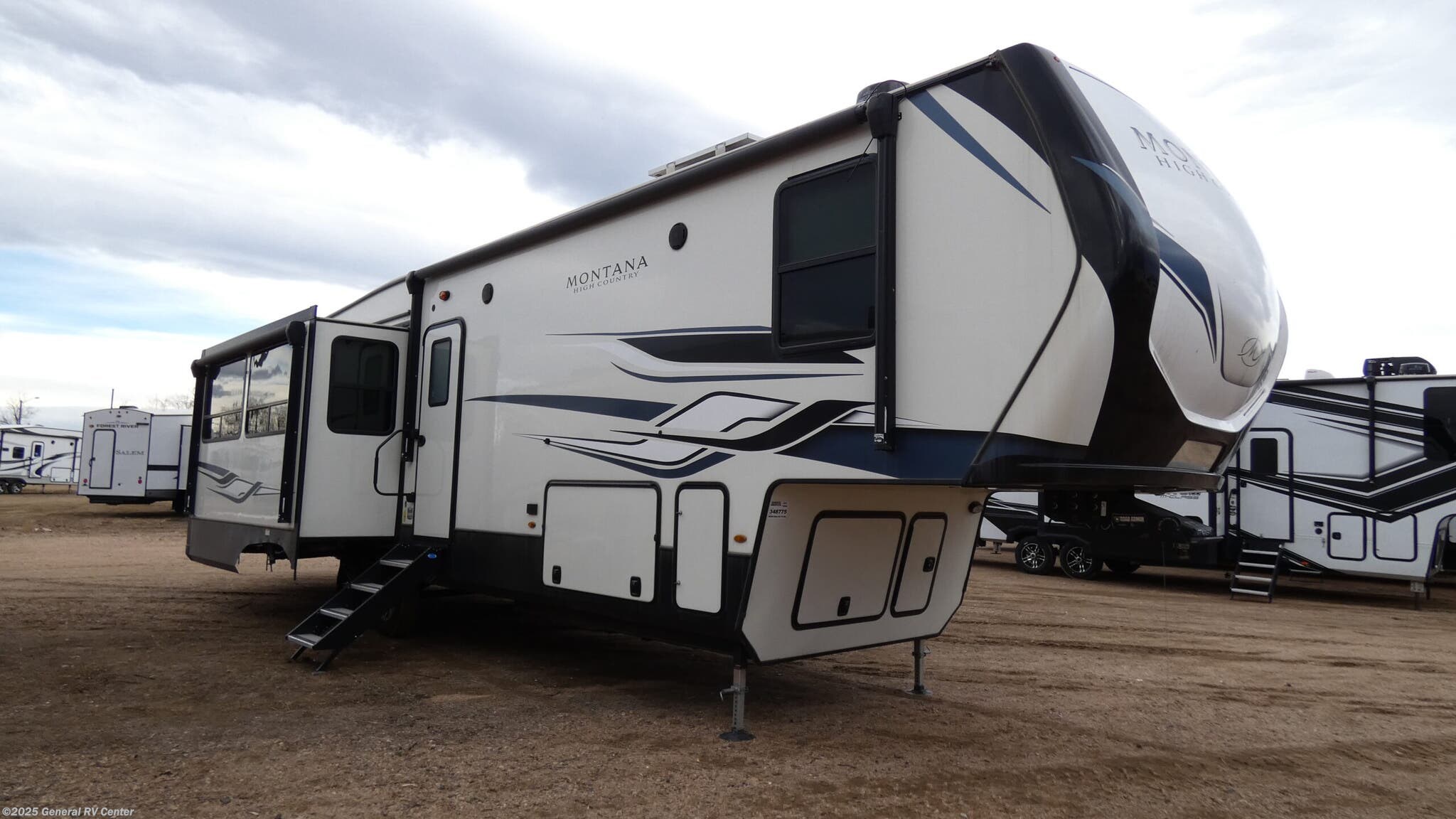 Used 2023 Keystone Montana HC 331RL available in Longmont, Colorado