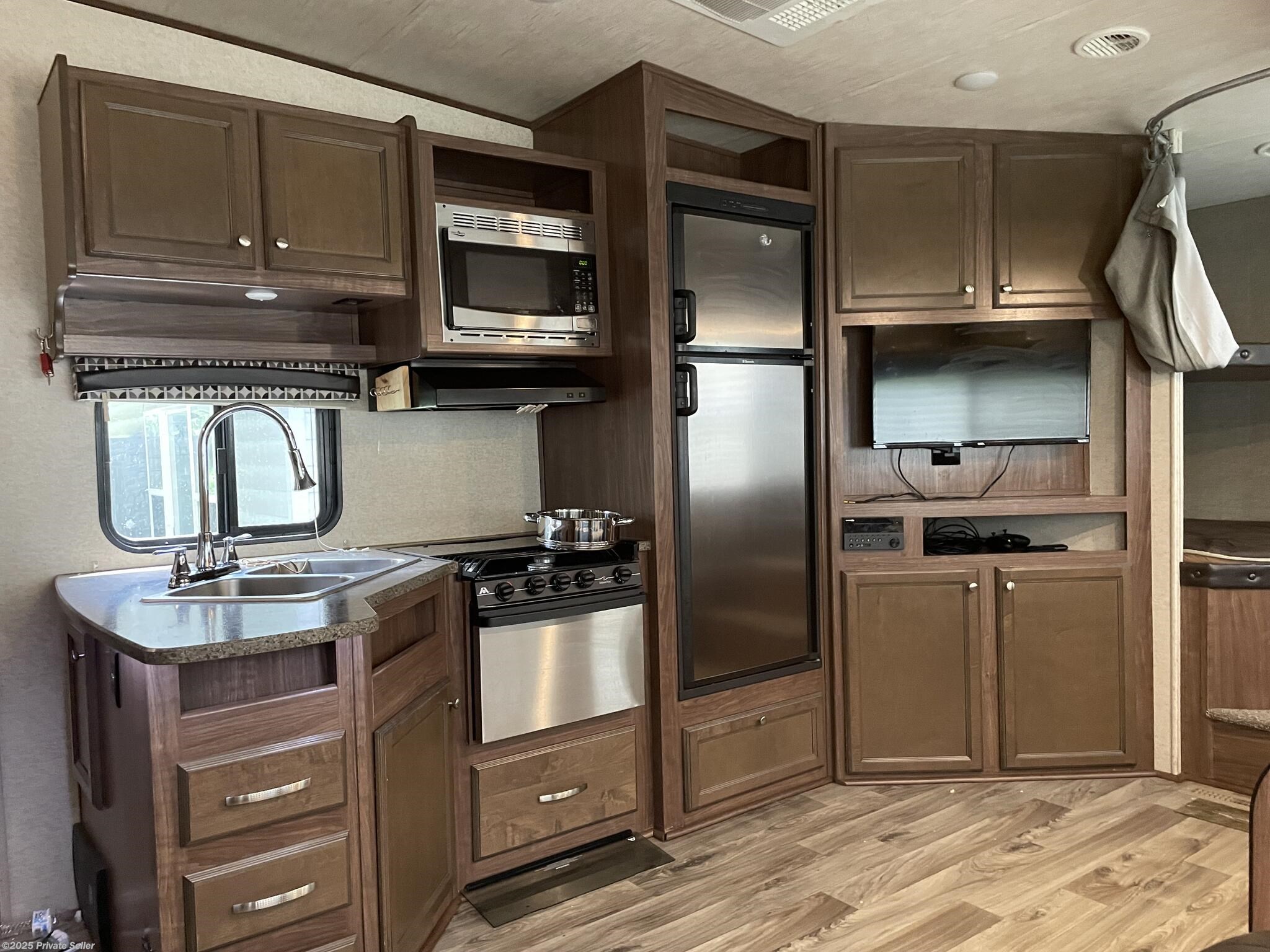 Used 2018 Heartland Pioneer front bed w slide, mid bath, mid living w slide, available in Moores Hill, Indiana