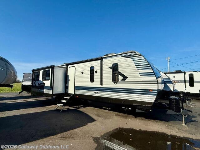 Used 2022 CrossRoads Zinger ZR340RE available in Felton, Delaware