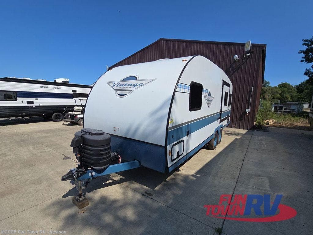 New 2025 Gulf Stream Yellowstone Vintage  23RSS available in Jackson, Mississippi