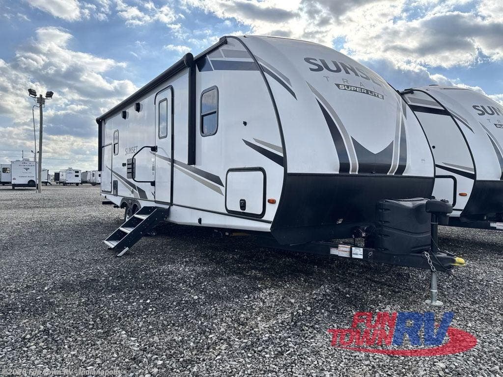 Used 2023 CrossRoads Sunset Trail SS253RB available in Edinburgh, Indiana