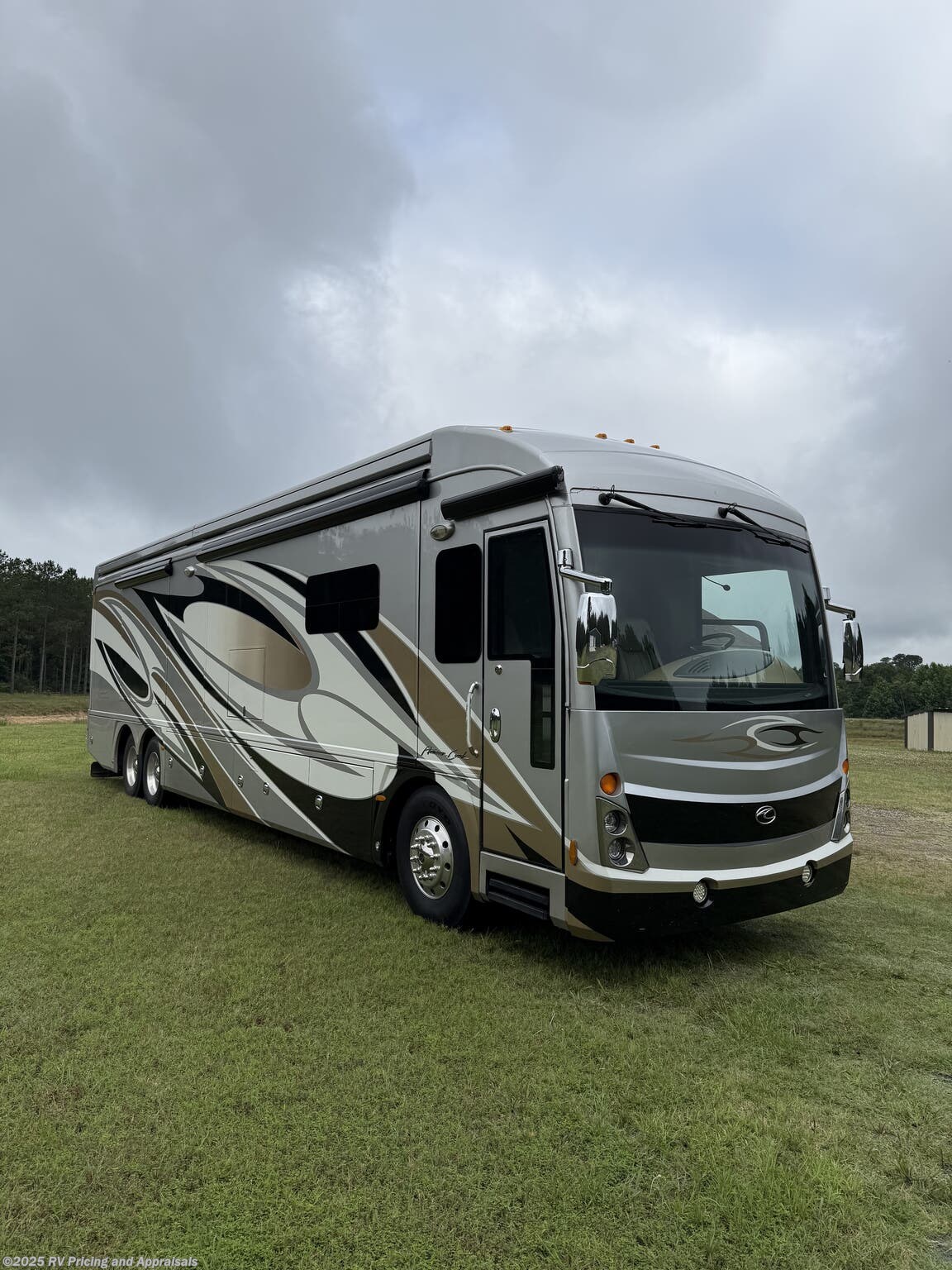 Used 2014 American Coach American Tradition 42G Located in Texarkana, AR available in , Florida