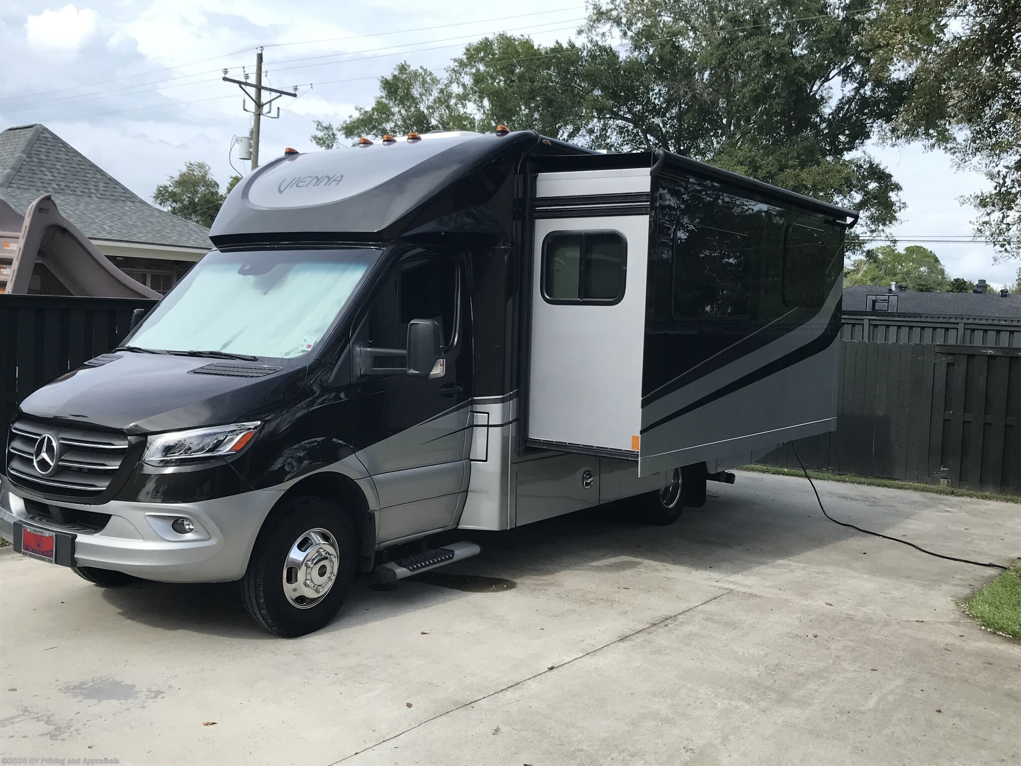 Used 2022 Renegade RV Vienna 25VRML- LOCATED IN LAKE CHARLES, LOUISIANA available in , Florida