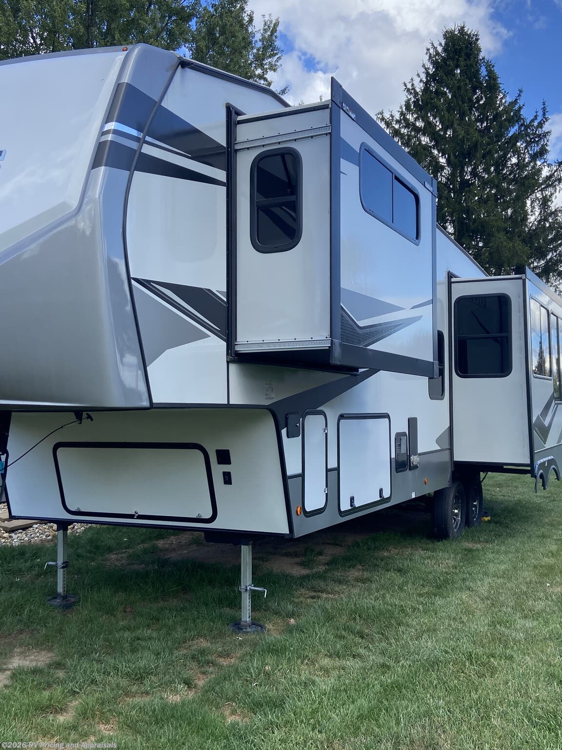 Used 2023 Alliance RV Avenue 33RKS LOCATED IN NEWARK OHIO available in , Florida