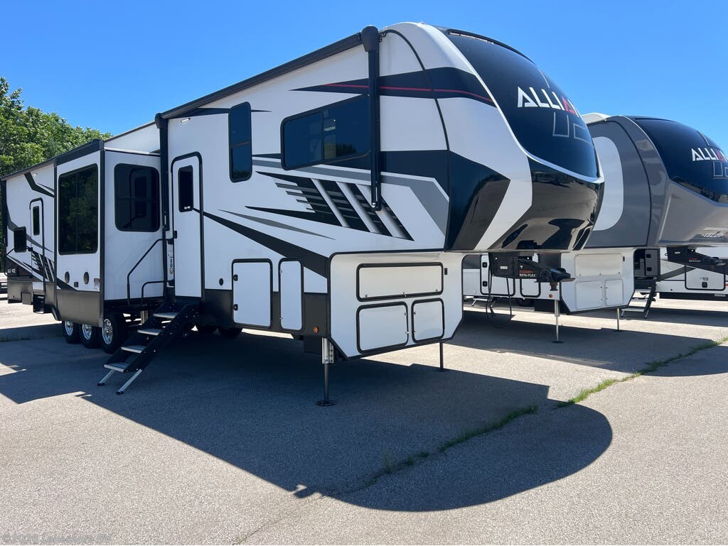 New 2023 Alliance RV Valor 43V13 available in Muskegon, Michigan