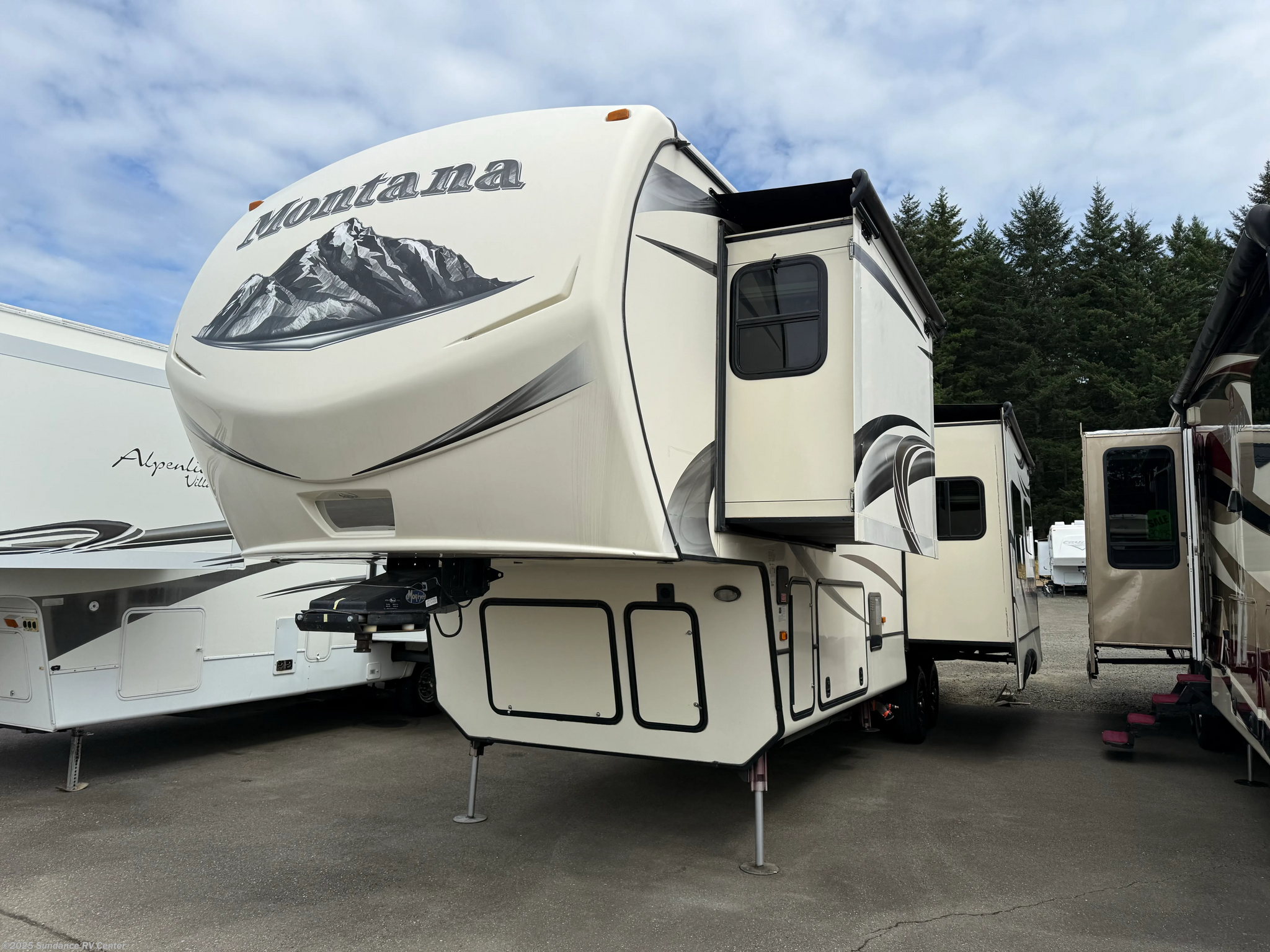 Used 2014 Keystone Montana 3155RL available in Shelton, Washington