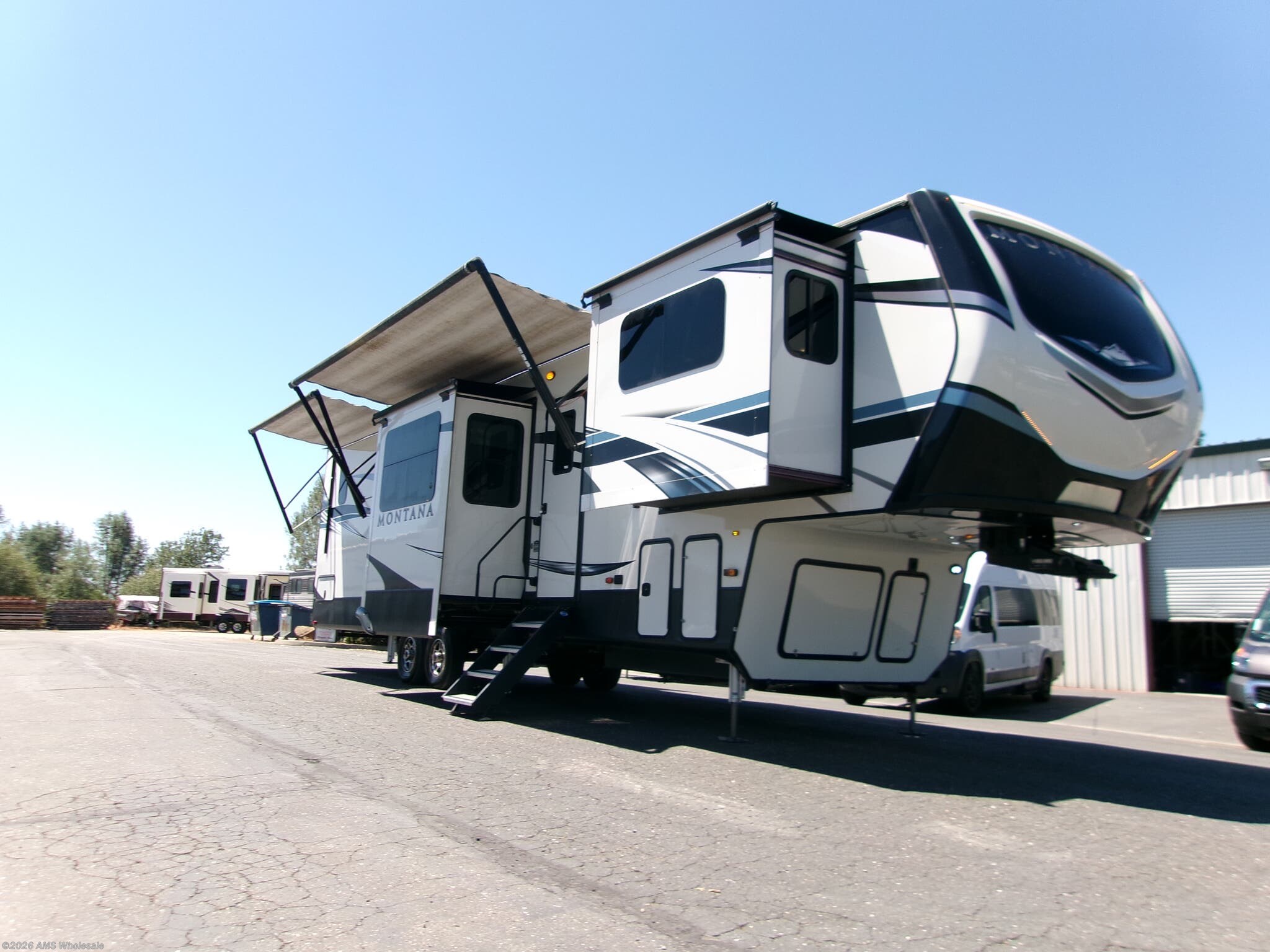 Used 2021 Keystone Montana 3760FL available in Placerville, California