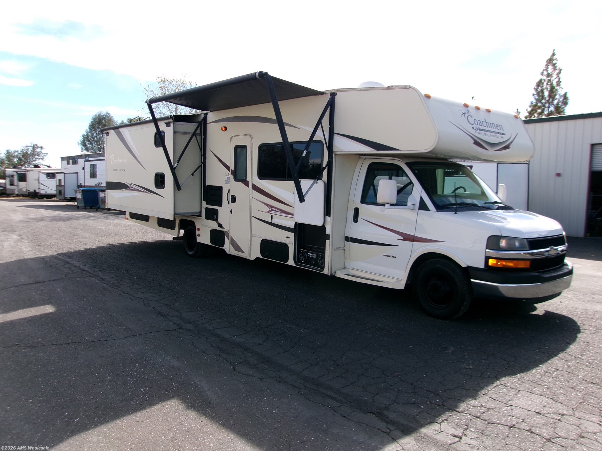 Used 2014  Coachmen Freelander 32BH (Chevy) by Coachmen from AMS Wholesale in Placerville, CA