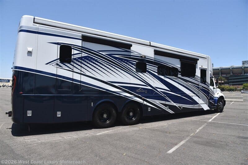 Used 2022 Newmar  Supreme Air available in Orange, California