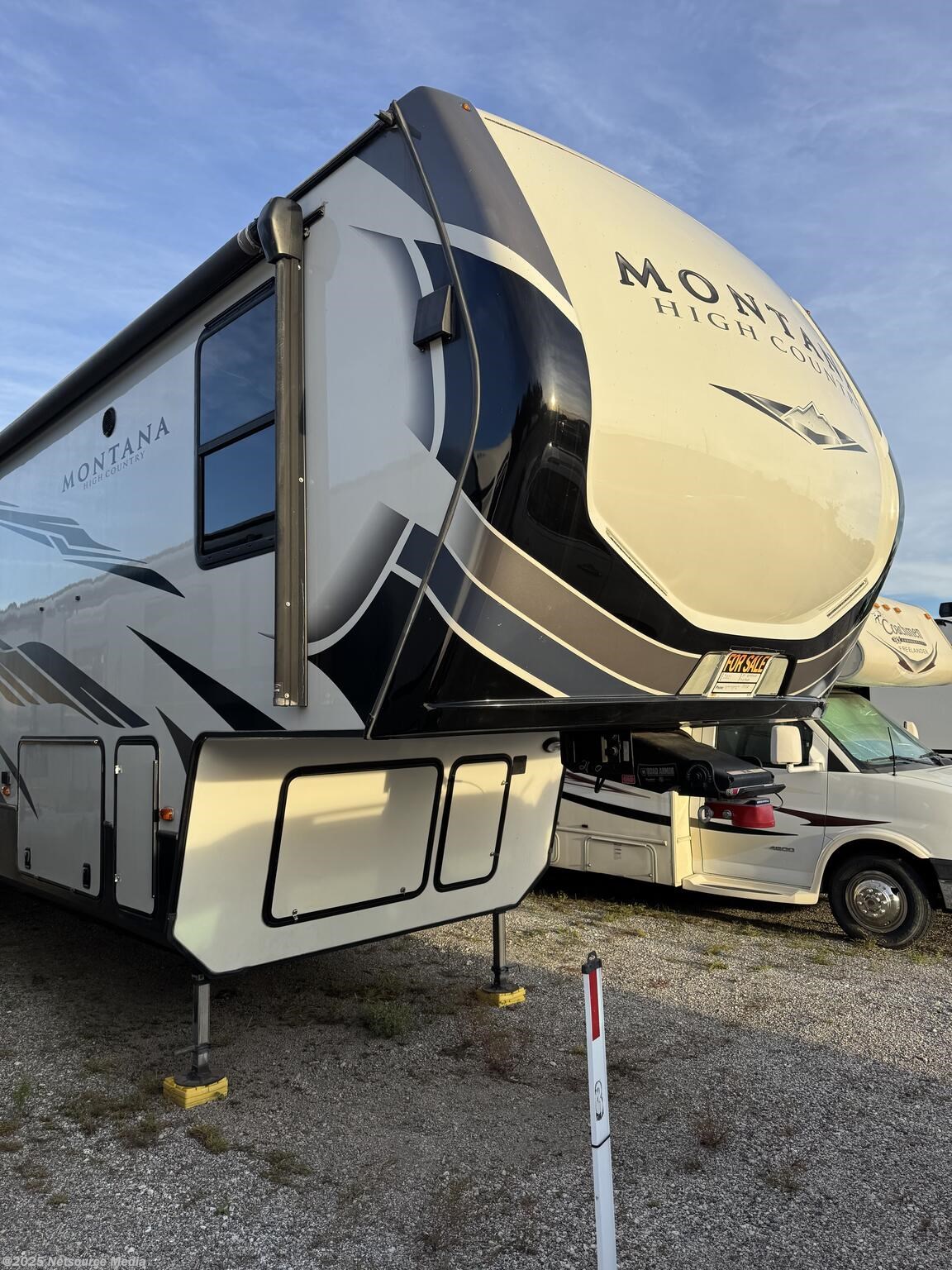 Used 2021 Keystone Montana High Country 331RL 3 slides, front bdrm, rear entertainment available in Titusville, Florida