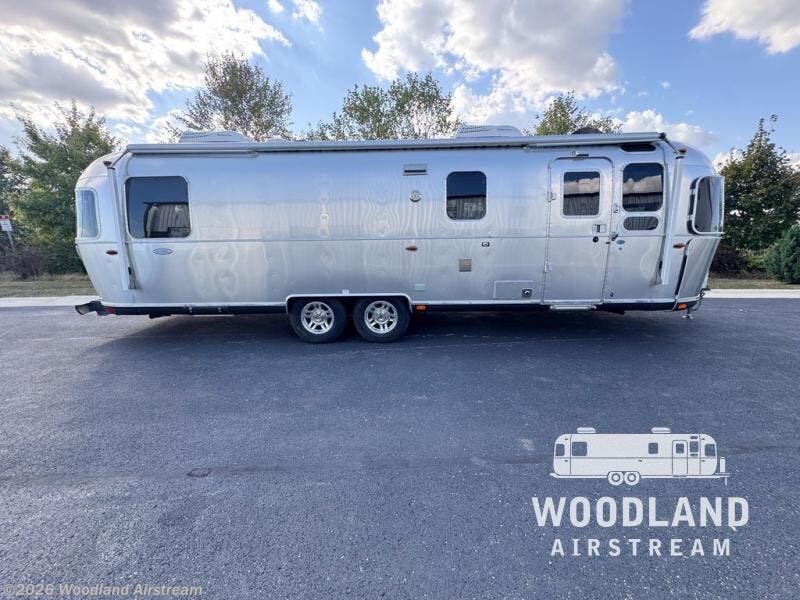 Used 2016 Airstream Classic 30 available in Lebanon, Indiana
