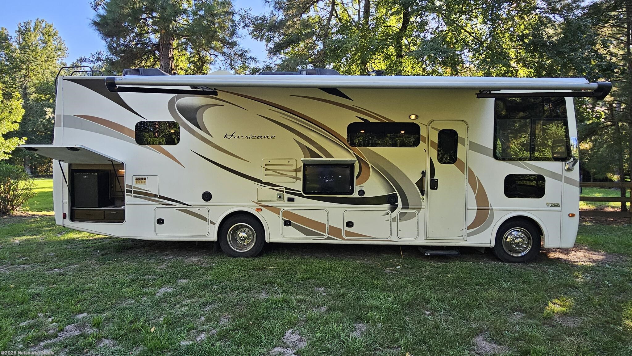 Used 2017 Thor Motor Coach Hurricane Used 2017 Thor Motor Coach 31S available in Montgomery, Texas