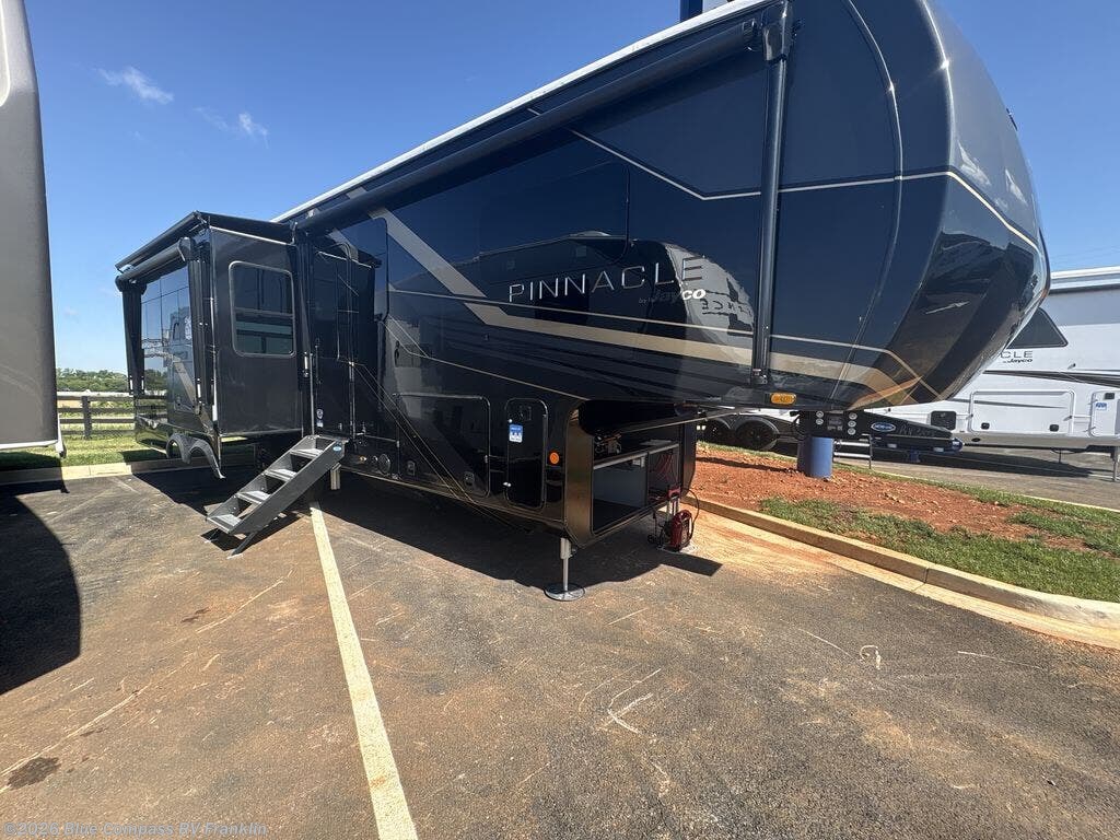 New 2026 Jayco Pinnacle 32RLTS available in Franklin, Kentucky