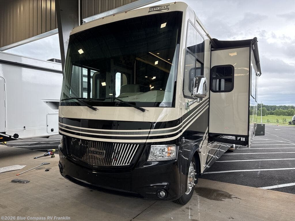 Used 2019 Newmar Canyon Star 3722 available in Franklin, Kentucky