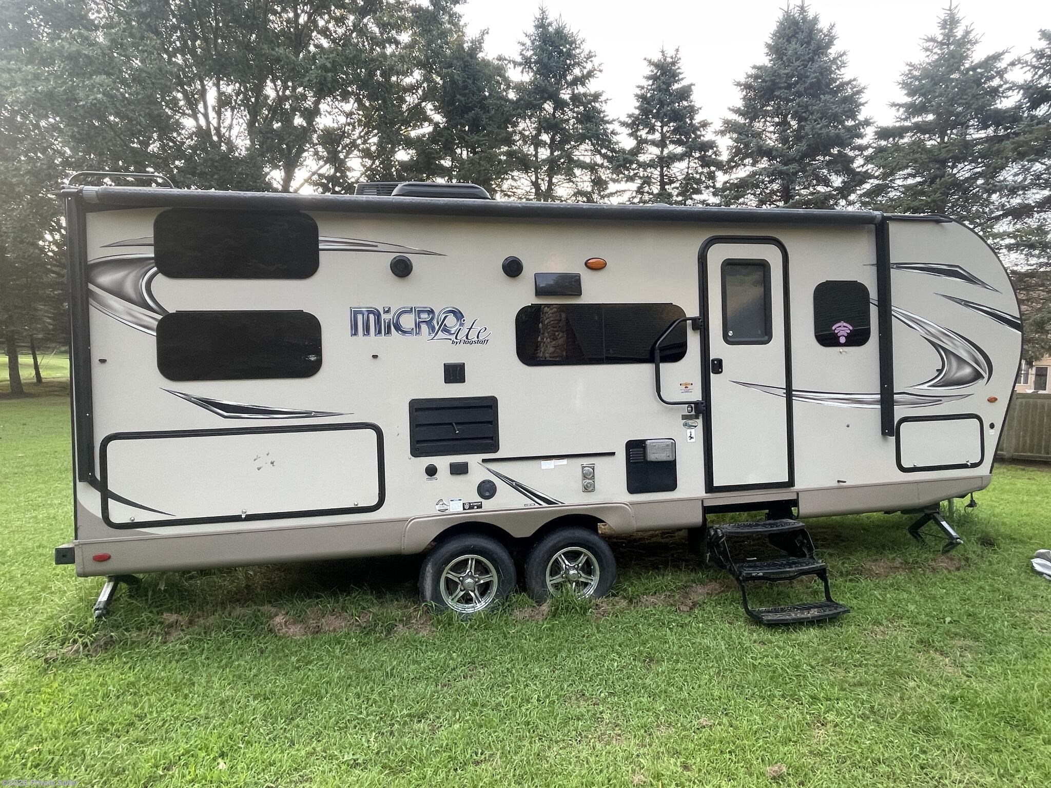 Used 2018  Forest River Flagstaff 25BRDS by Forest River from For Sale By Owner in Stevensville, MI