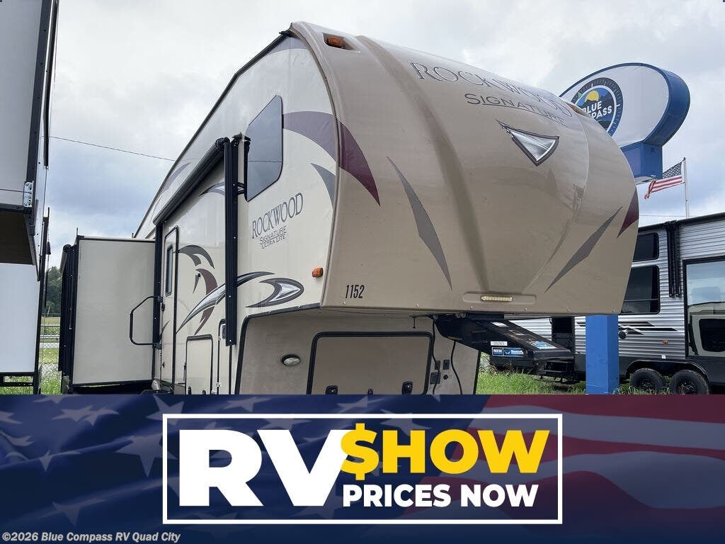 Used 2017  Forest River Rockwood Signature Ultra Lite 8289WS by Forest River from Blue Compass RV Quad City in Walcott, IA
