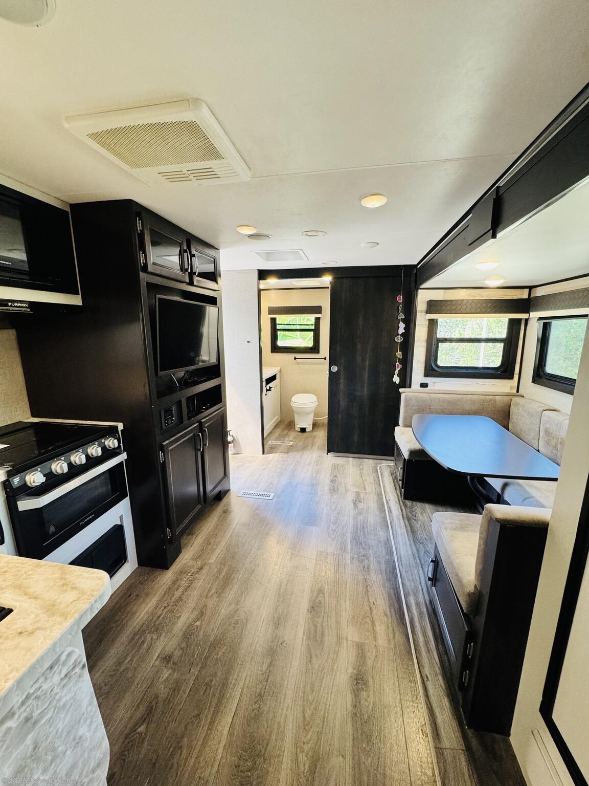Used 2023  Jayco Jay Feather King bed, sofa bed, kitchen &amp; huge rear bathroom by Jayco from For Sale By Owner in Scottsdale, AZ