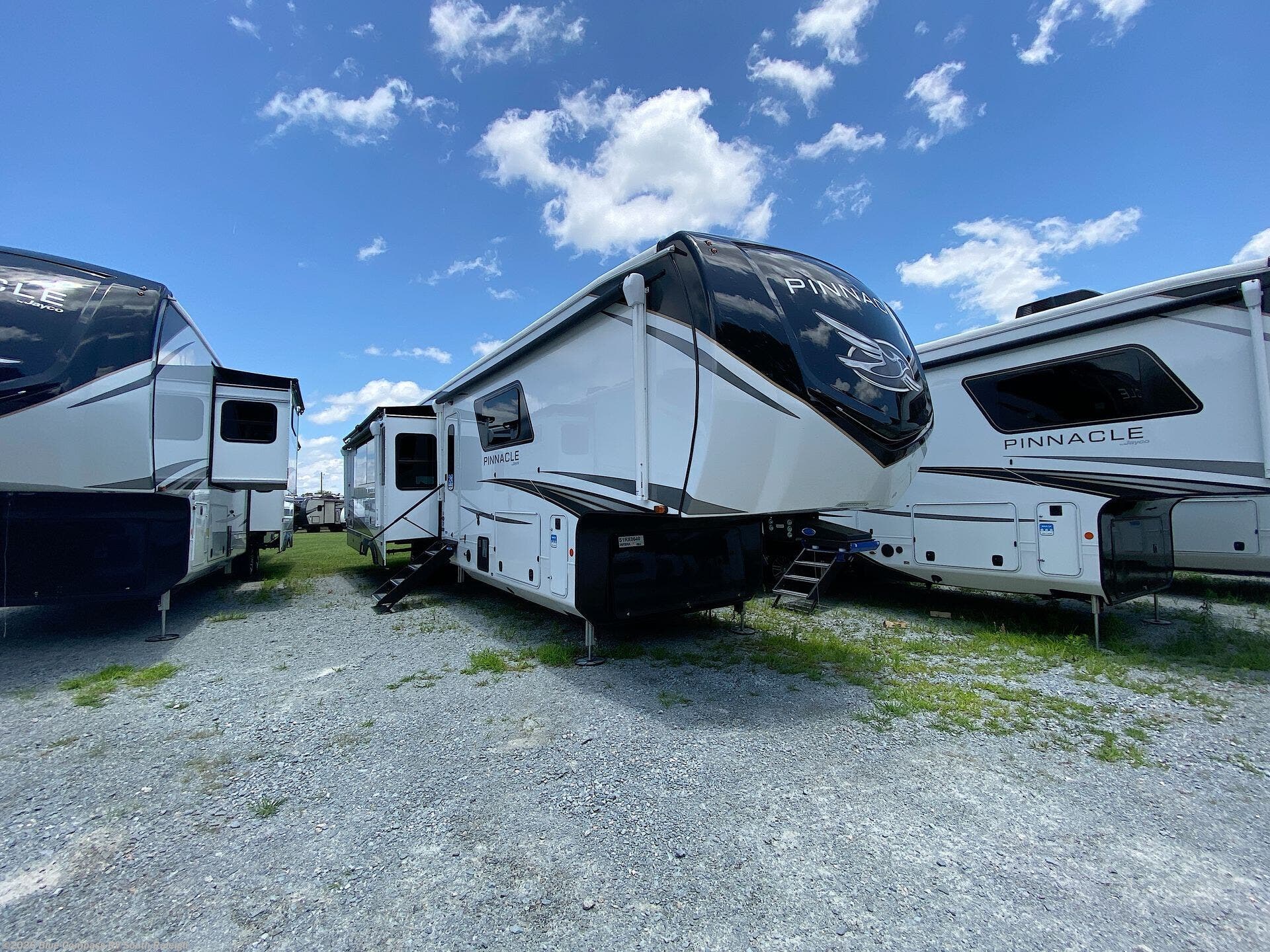 New 2025 Jayco Pinnacle 38FBRK available in Benson, North Carolina