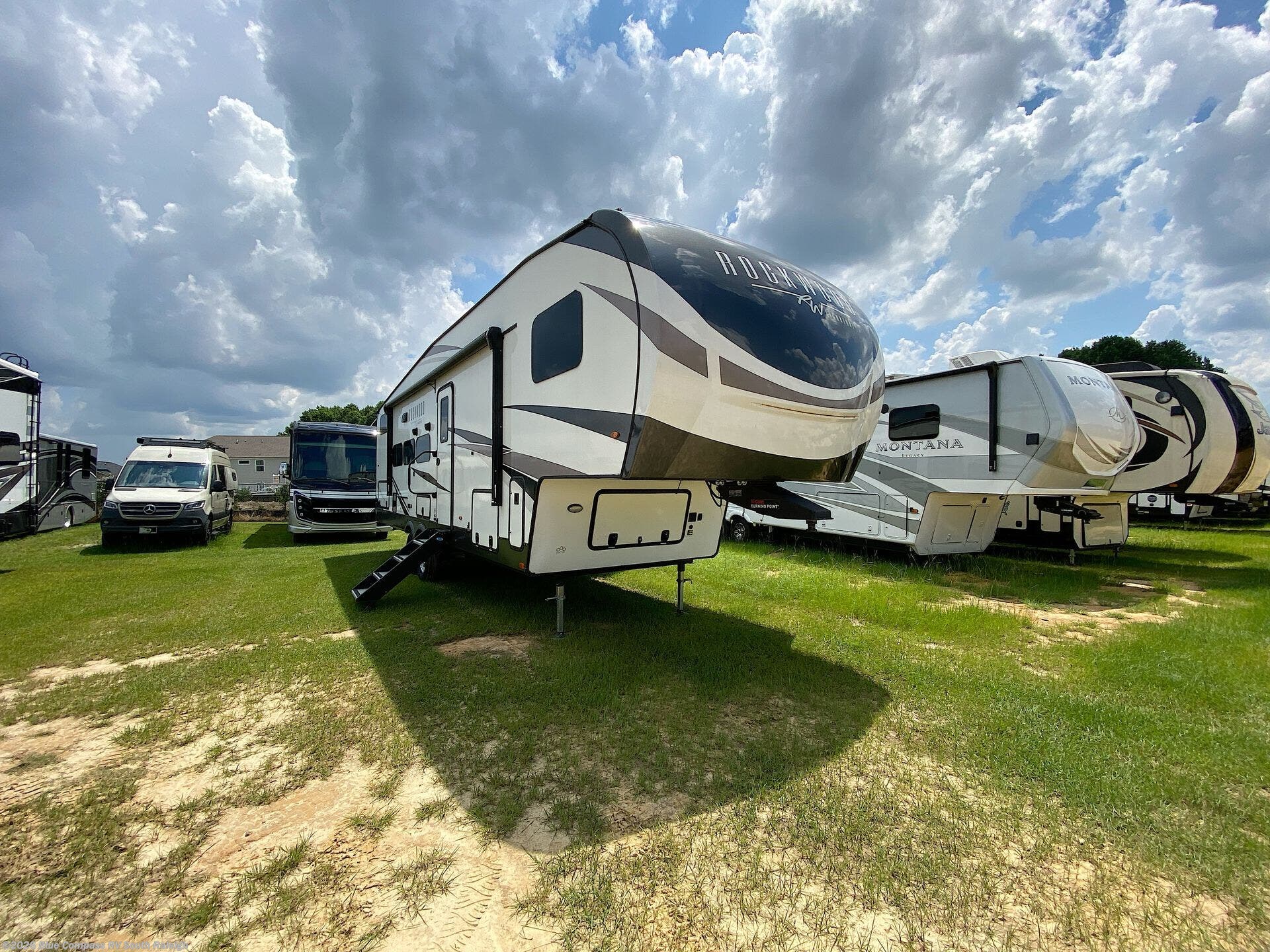 Used 2023 Forest River Rockwood Signature 2891bh  Ultra Lite available in Benson, North Carolina