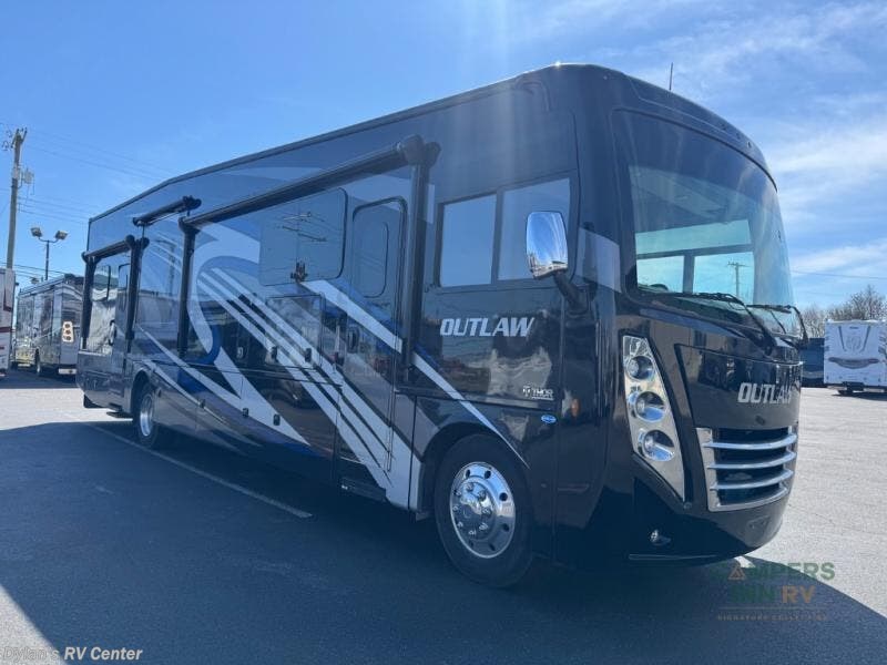 Used 2022 Thor  Outlaw 38MB available in Sewell, New Jersey