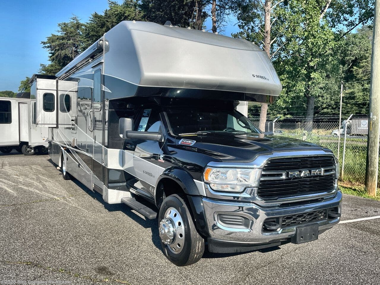 Used 2022 Dynamax Corp  Isata 5 34DS available in Claremont, North Carolina