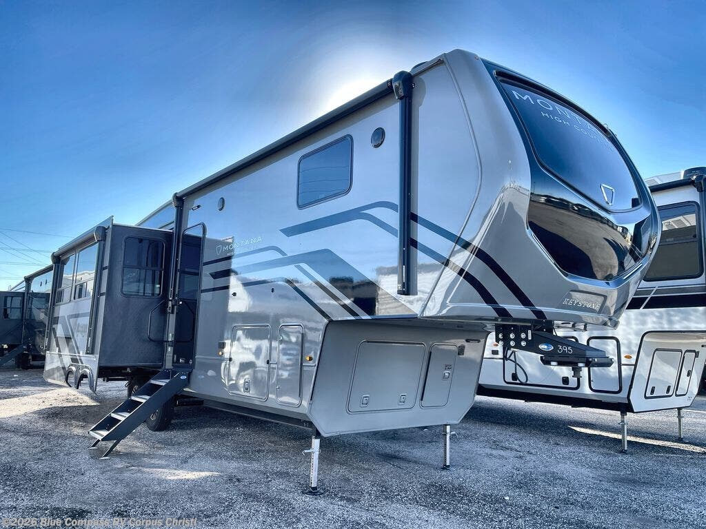 New 2026  Keystone Montana High Country 295RL by Keystone from Blue Compass RV Corpus Christi in Corpus Christi, TX