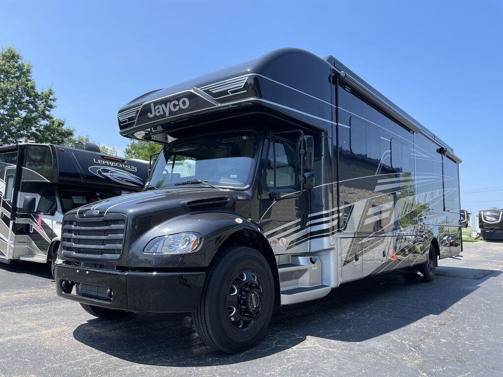 New 2026 Jayco Seneca Prestige 37M available in Cincinnati, Ohio