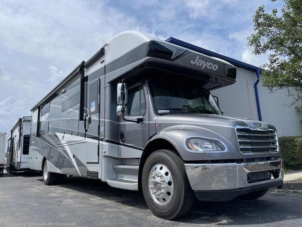 New 2026 Jayco Seneca 37L available in Cincinnati, Ohio