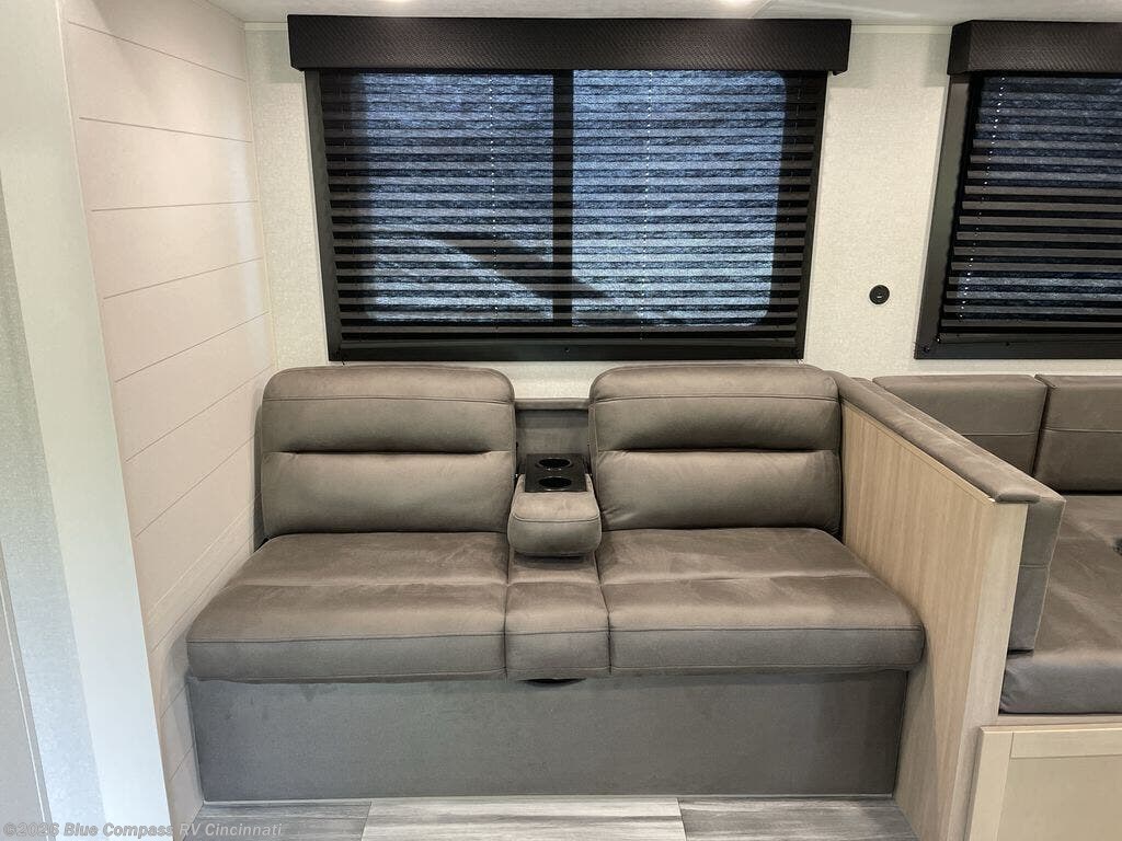 New 2026 Jayco Jay Flight SLX 330TBS available in Cincinnati, Ohio