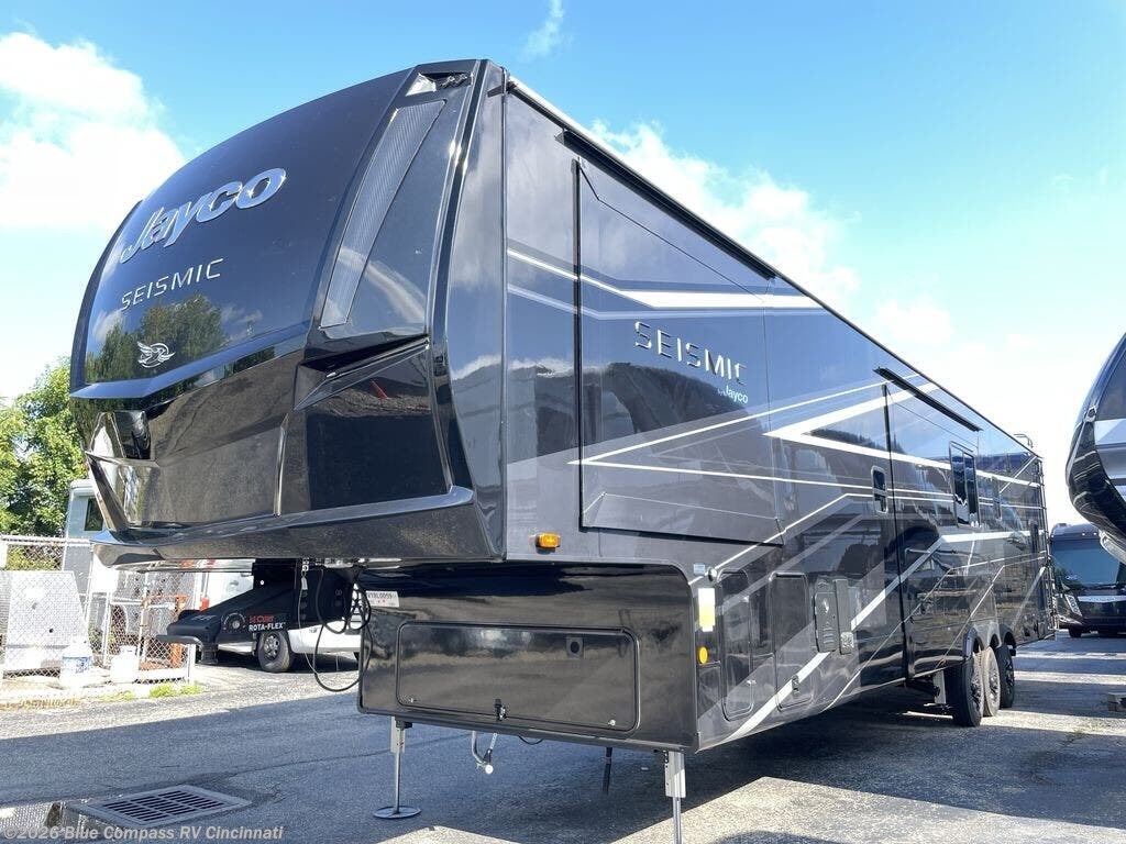 New 2027 Jayco Seismic 395 available in Cincinnati, Ohio