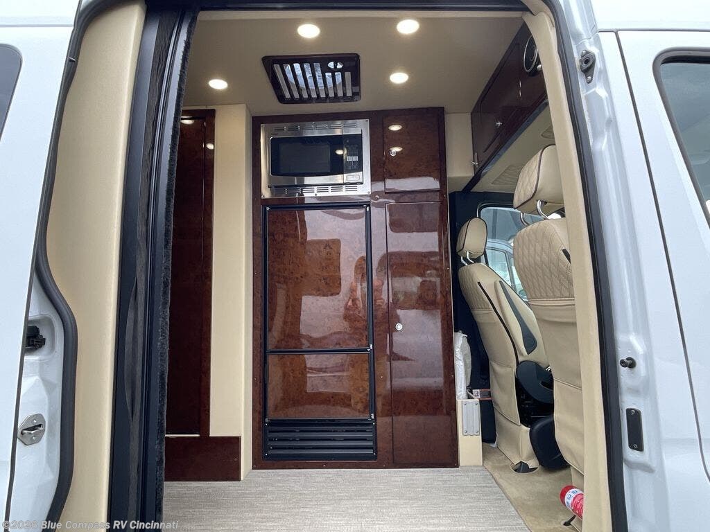 Used 2021 Midwest  Weekender MD2-Lounge available in Cincinnati, Ohio