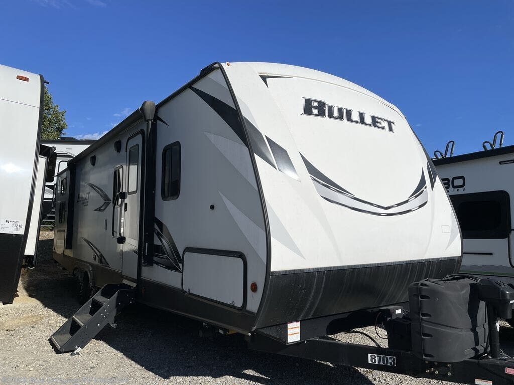 Used 2021  Keystone Bullet 287QBS by Keystone from Blue Compass RV Cincinnati in Cincinnati, OH