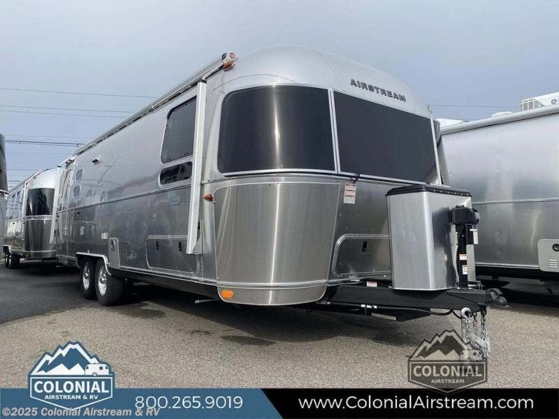 New 2025 Airstream Globetrotter 27FBT Twin available in Millstone Township, New Jersey