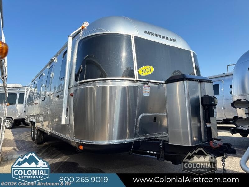 Used 2021  Airstream Classic 33FBQ Queen by Airstream from Colonial Airstream & RV in Millstone Township, NJ