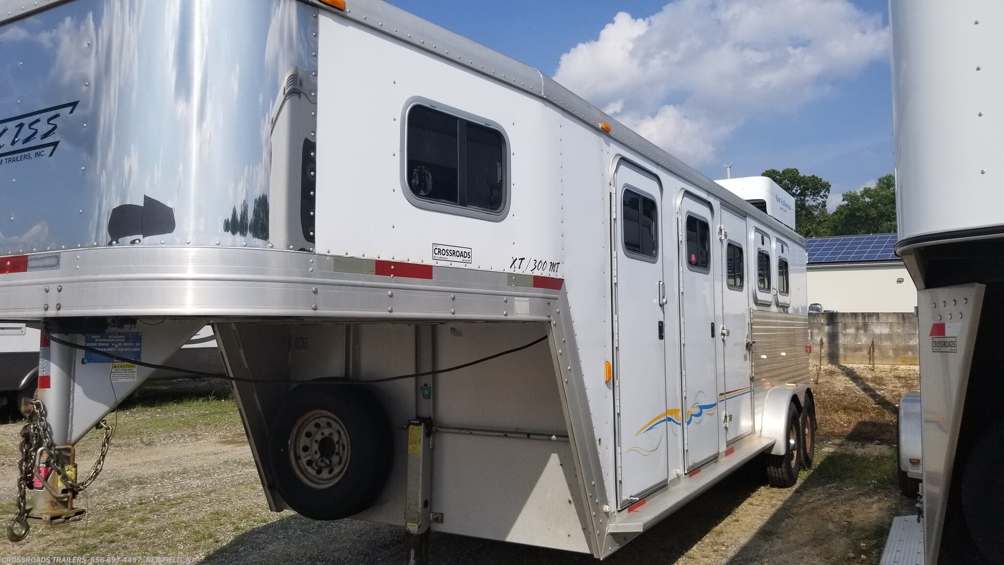 Horse Trailer 2003 Exiss 3H GN with Mid & Rear Tack TrailersUSA