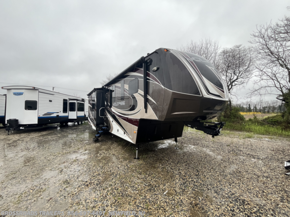 2015 Dutchmen Voltage 3970 available in Newfield, NJ